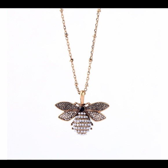 Jewelry - NEW! trendy bug necklace🐝